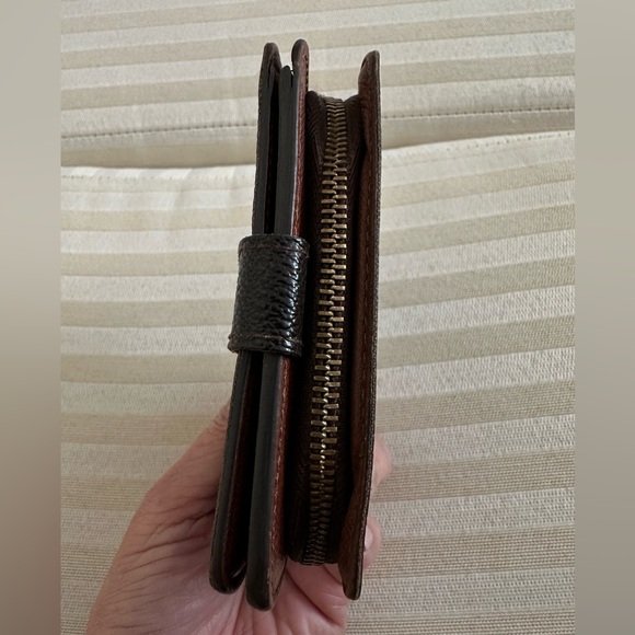 Louis Vuitton Monogrammed Compact bi-fold Wallet with dustbag - Picture 6 of 16